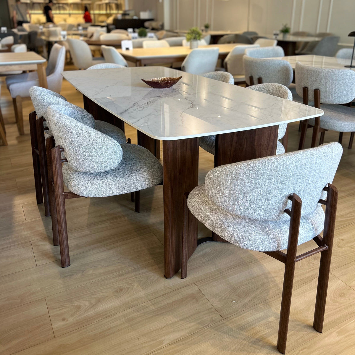 Mesa Aisha 180cm (Base Walnut) + 6 Sillas Cassia