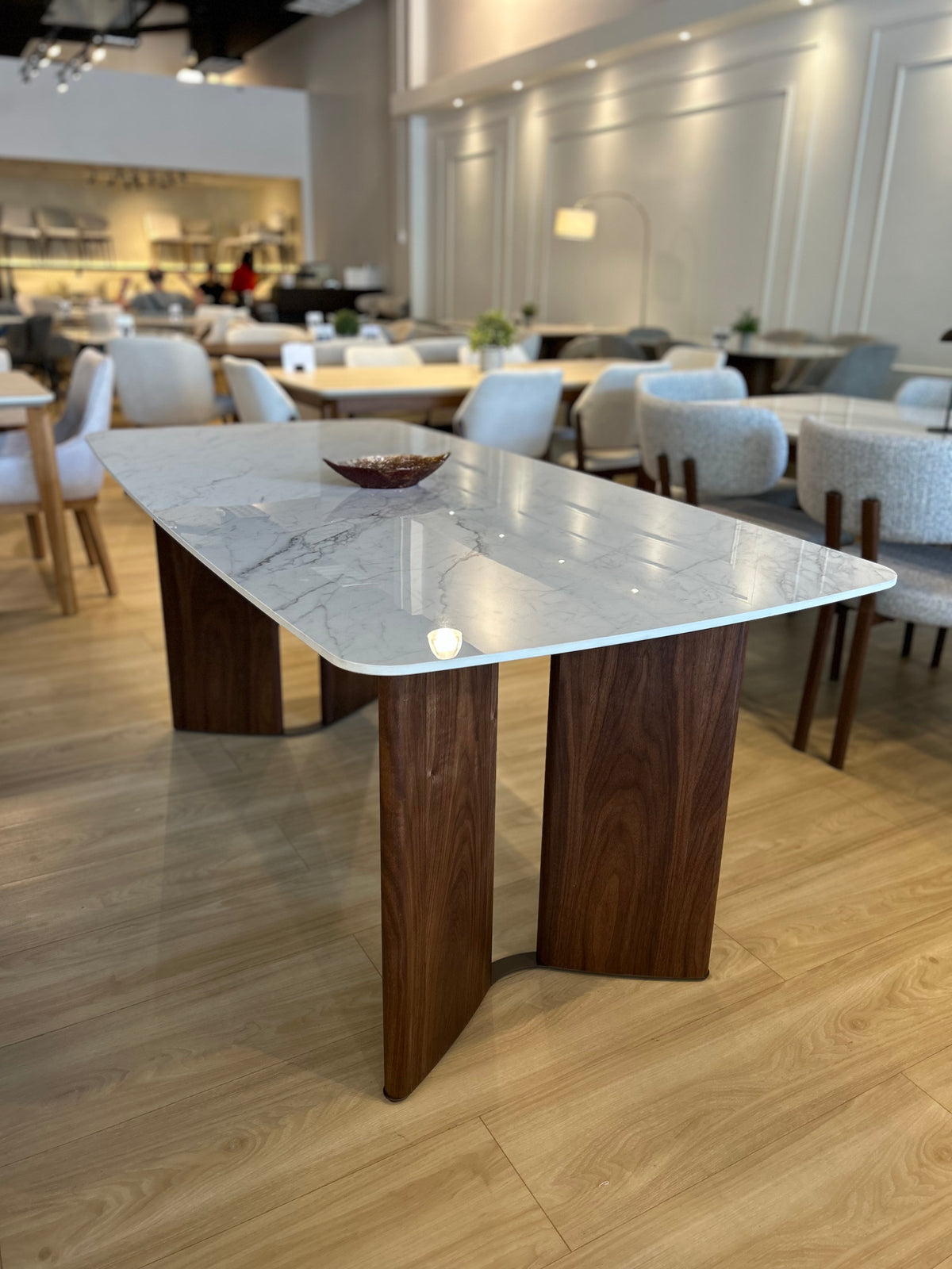 Aisha - Mesa de Comedor - 180cm - Base Color Walnut