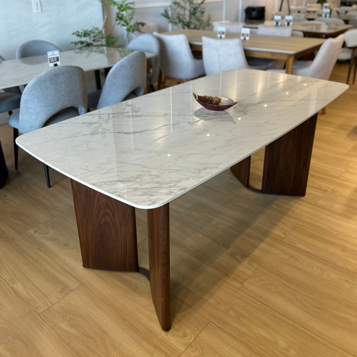 Aisha - Mesa de Comedor - 180cm - Base Color Walnut
