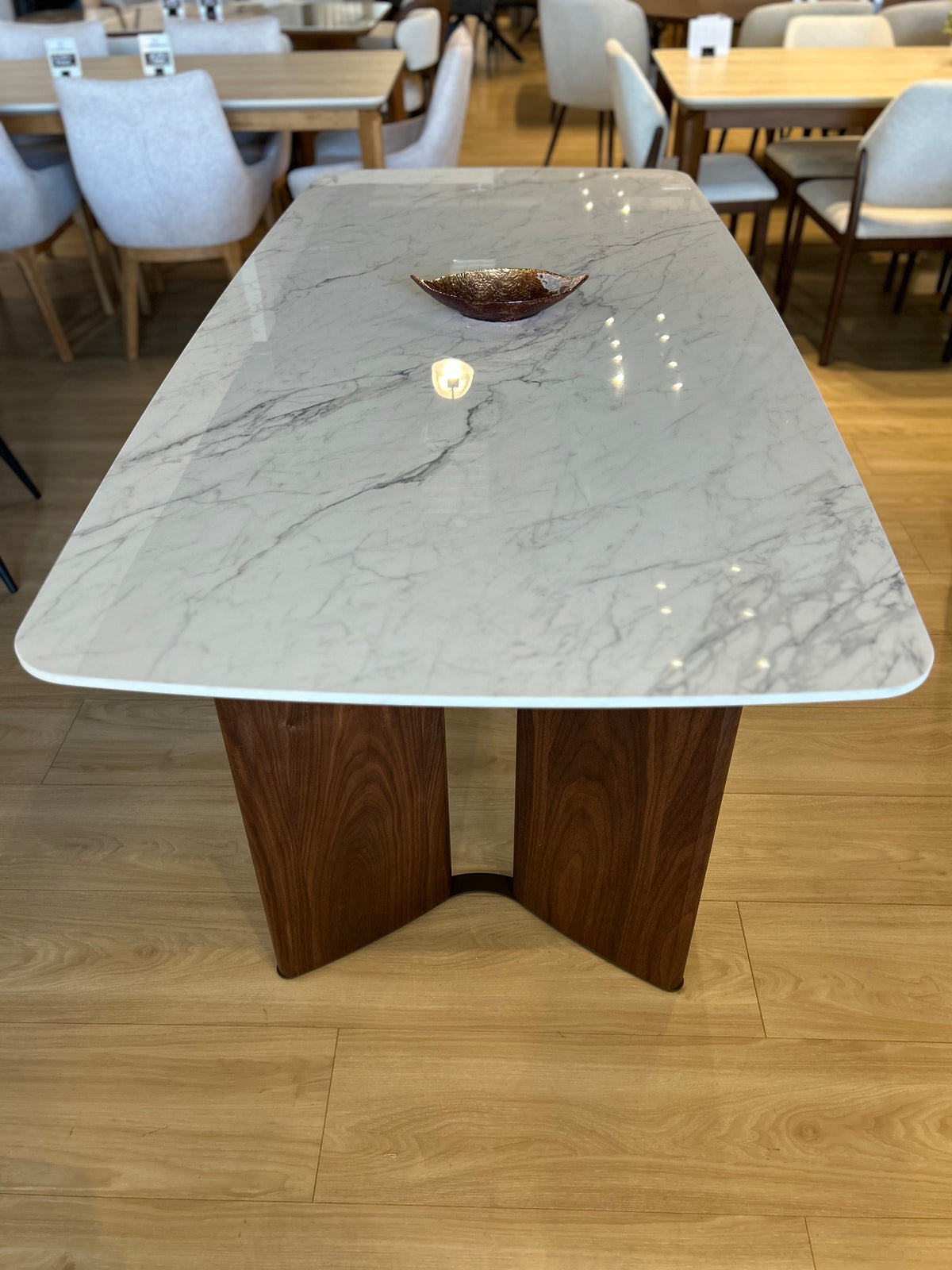 Aisha - Mesa de Comedor - 180cm - Base Color Walnut