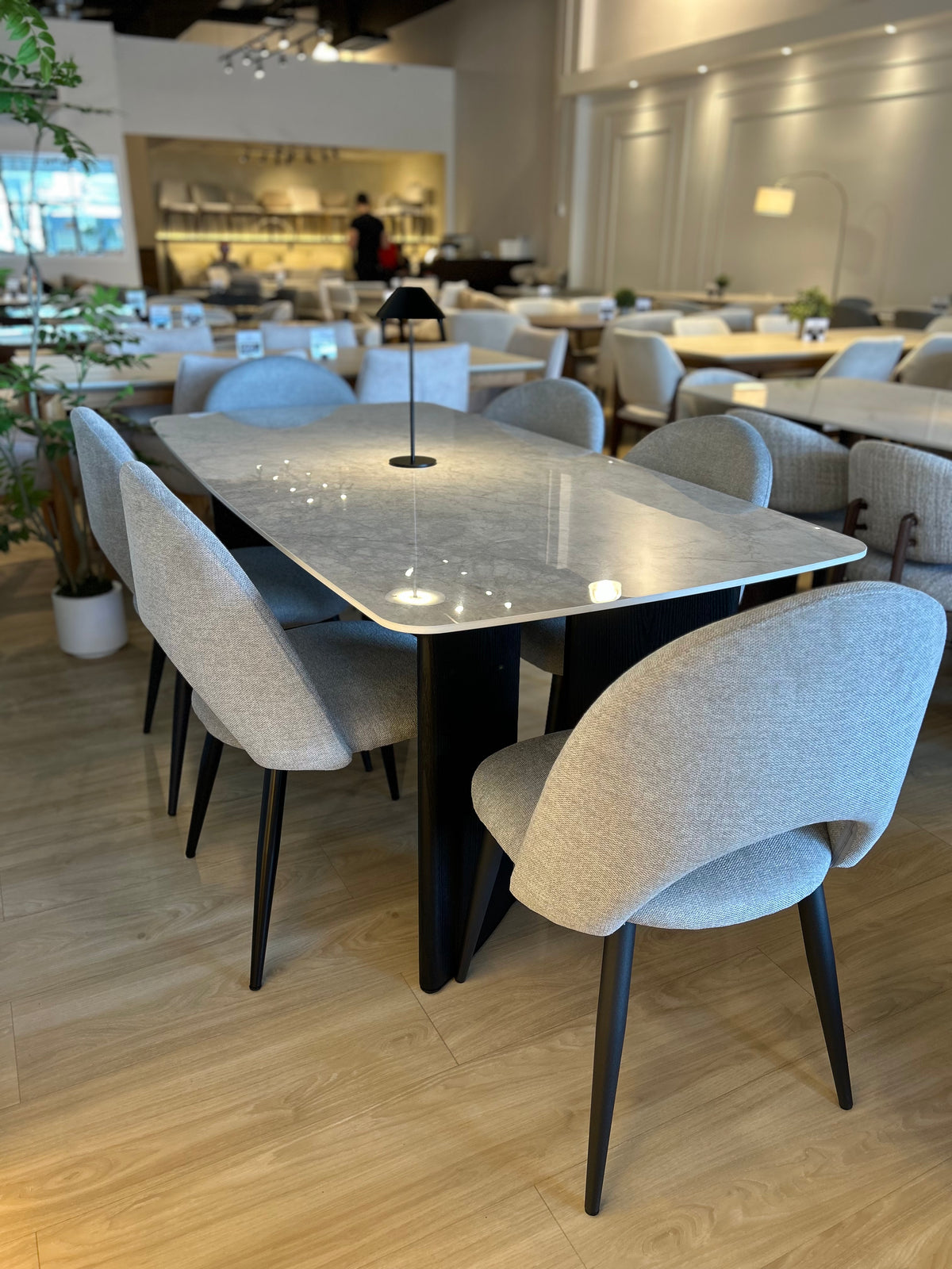 Aisha - Mesa de Comedor - 180cm - Base Negra