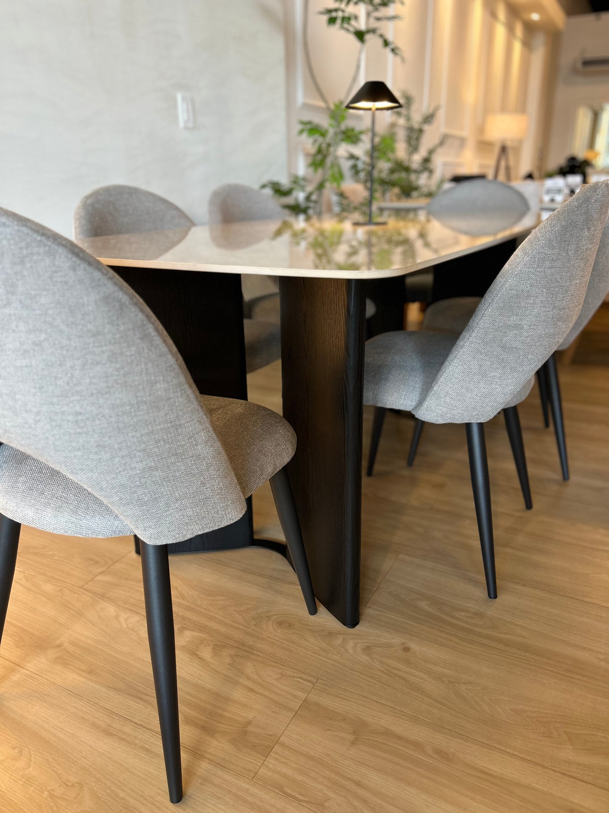 Aisha - Mesa de Comedor - 180cm - Base Negra