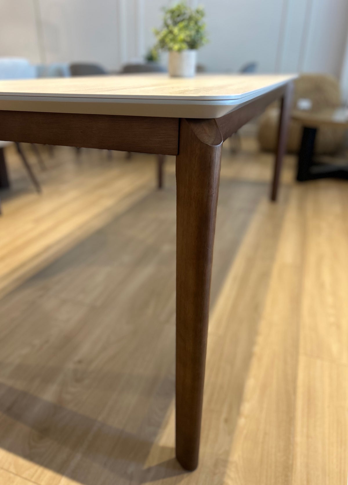 Savannah - Mesa de Comedor - 200cm - Patas de Madera Oscura