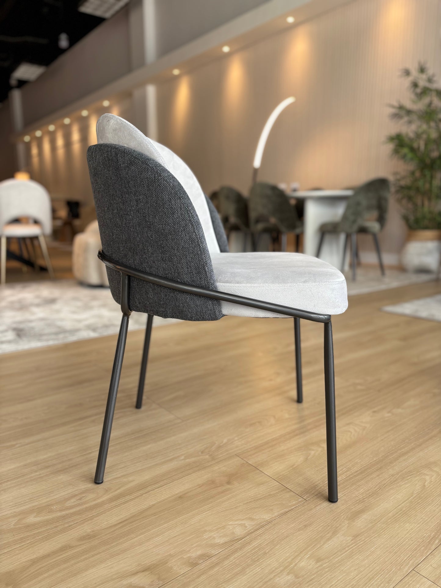 CLEO - Tela Gris/Negro - Base Titanium Black