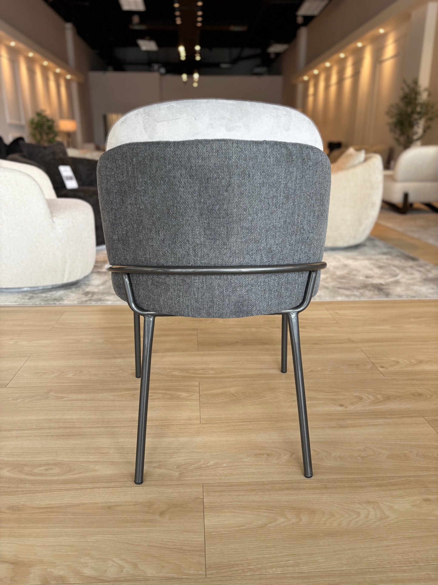 CLEO - Tela Gris/Negro - Base Titanium Black