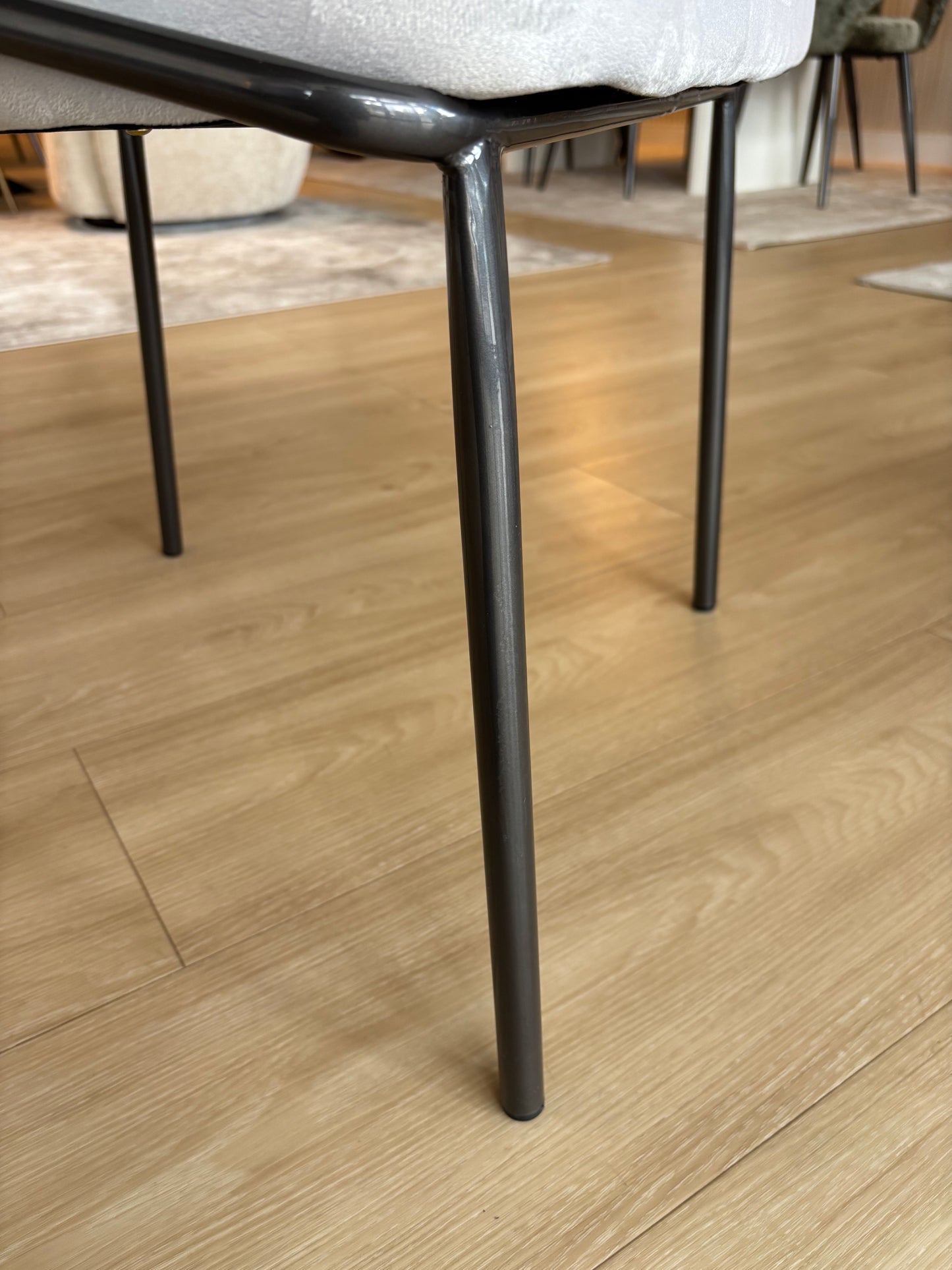 CLEO - Tela Gris/Negro - Base Titanium Black