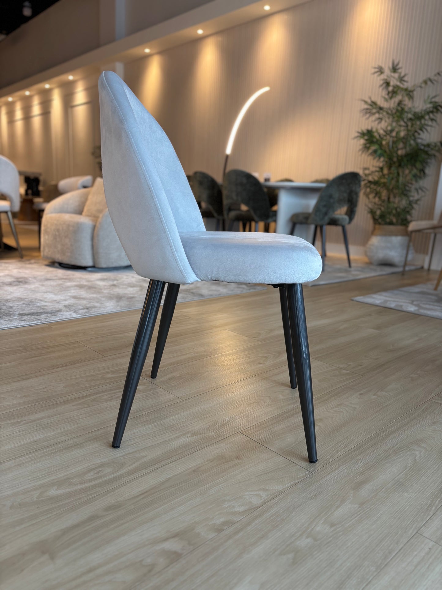 MAYA - Tela Gris Claro - Base Titanium Black