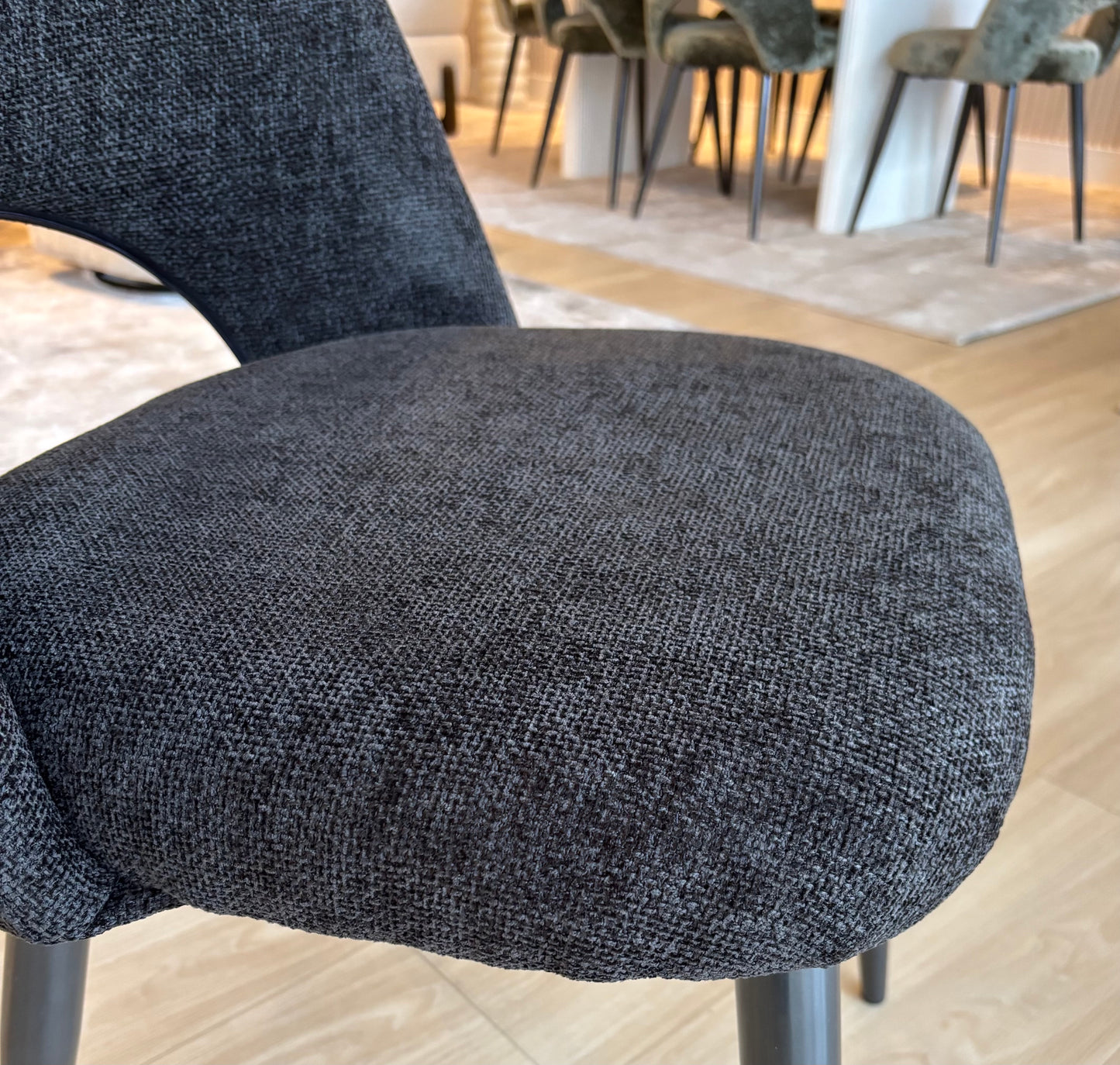 MAYA - Tela Negra - Base Titanium Black