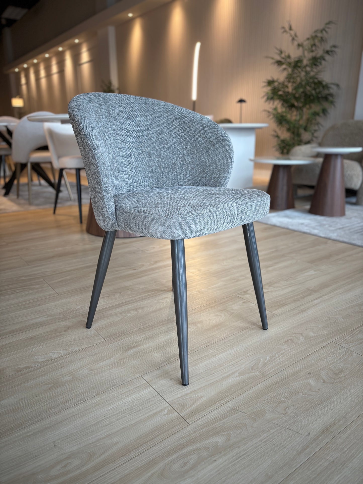 AVA - Tela Gris - Base Titanium Black