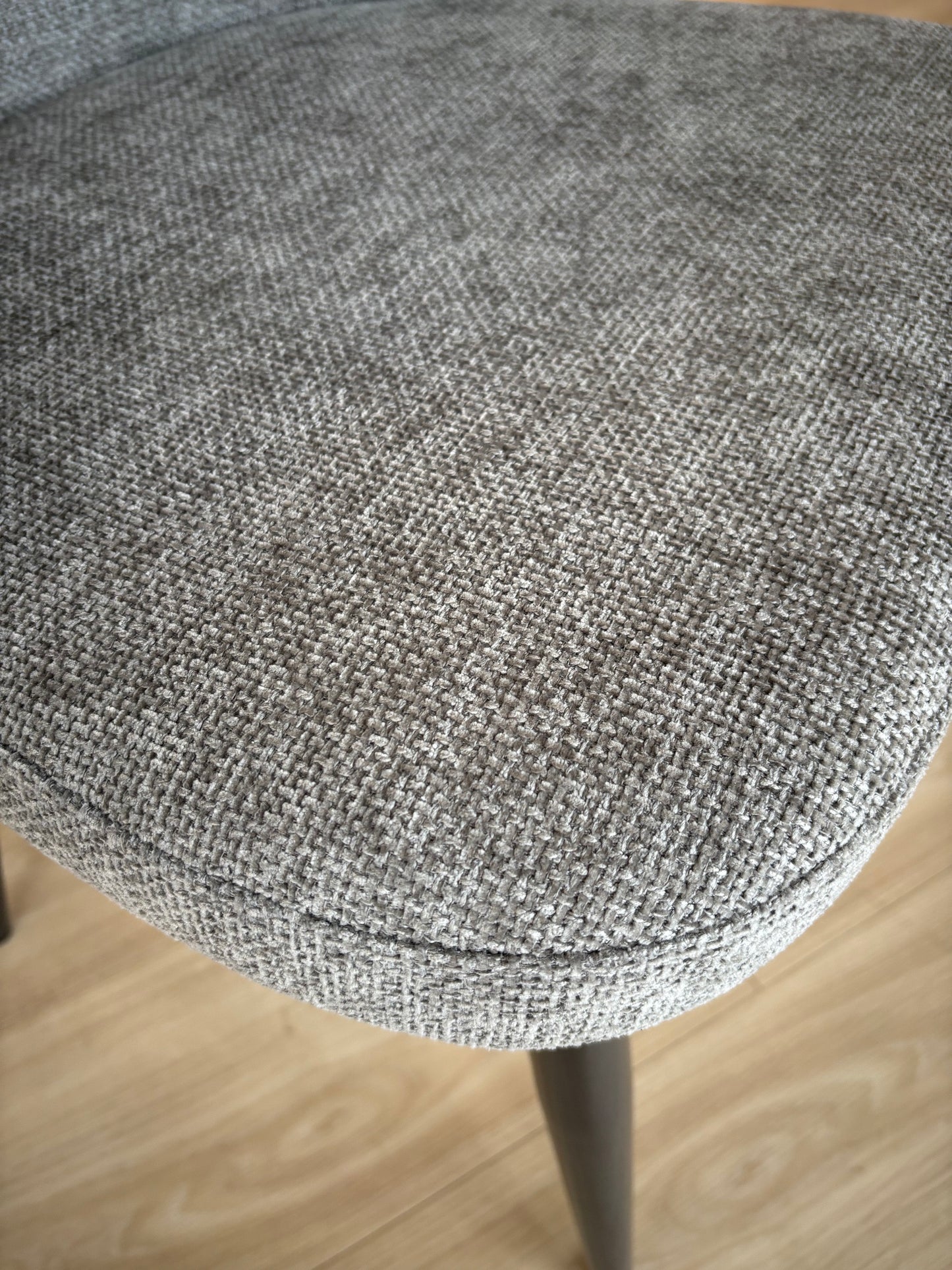 AVA - Tela Gris - Base Titanium Black