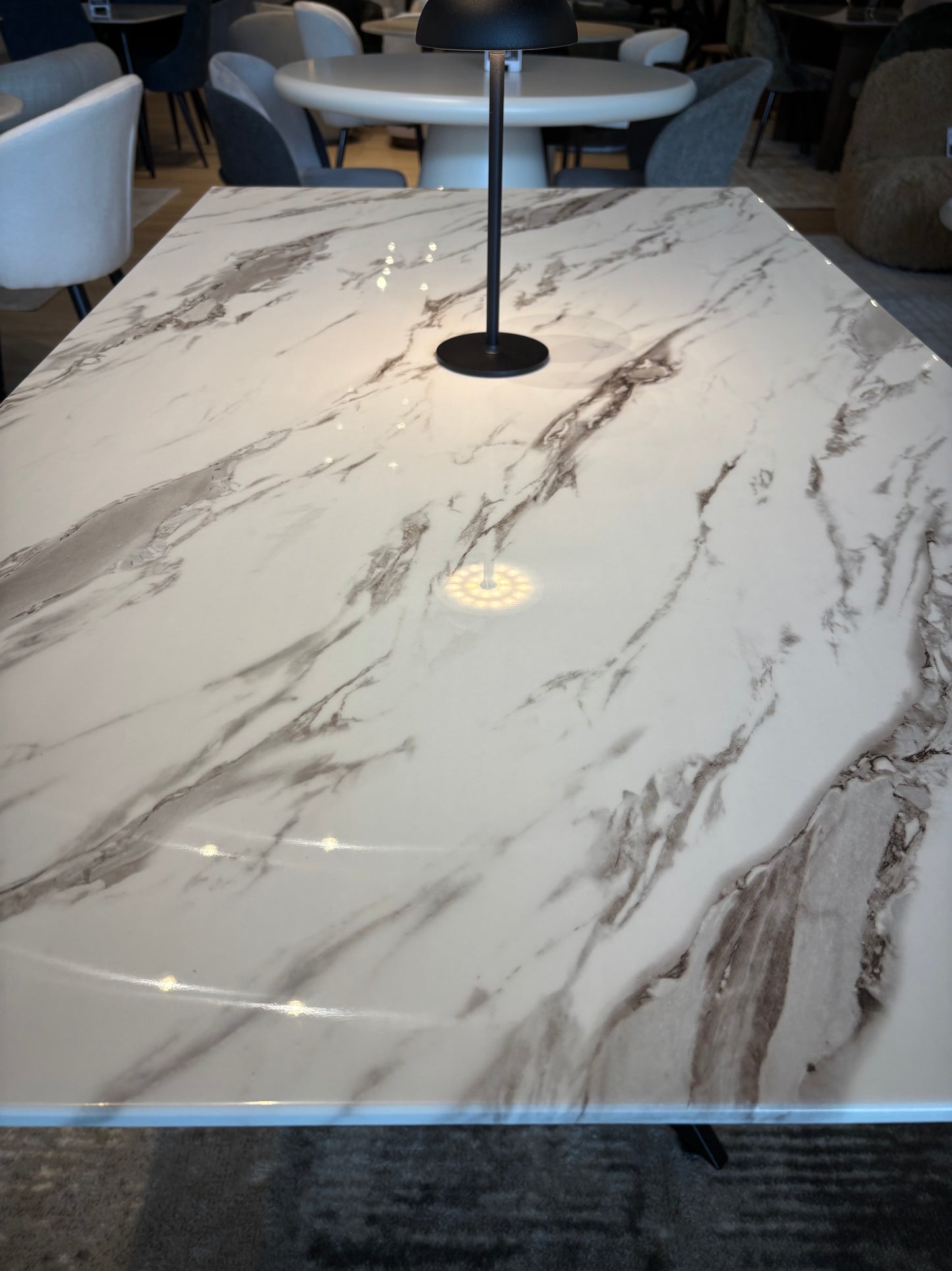 LIRA - Mesa de Comedor - 140cm (Base Negra)