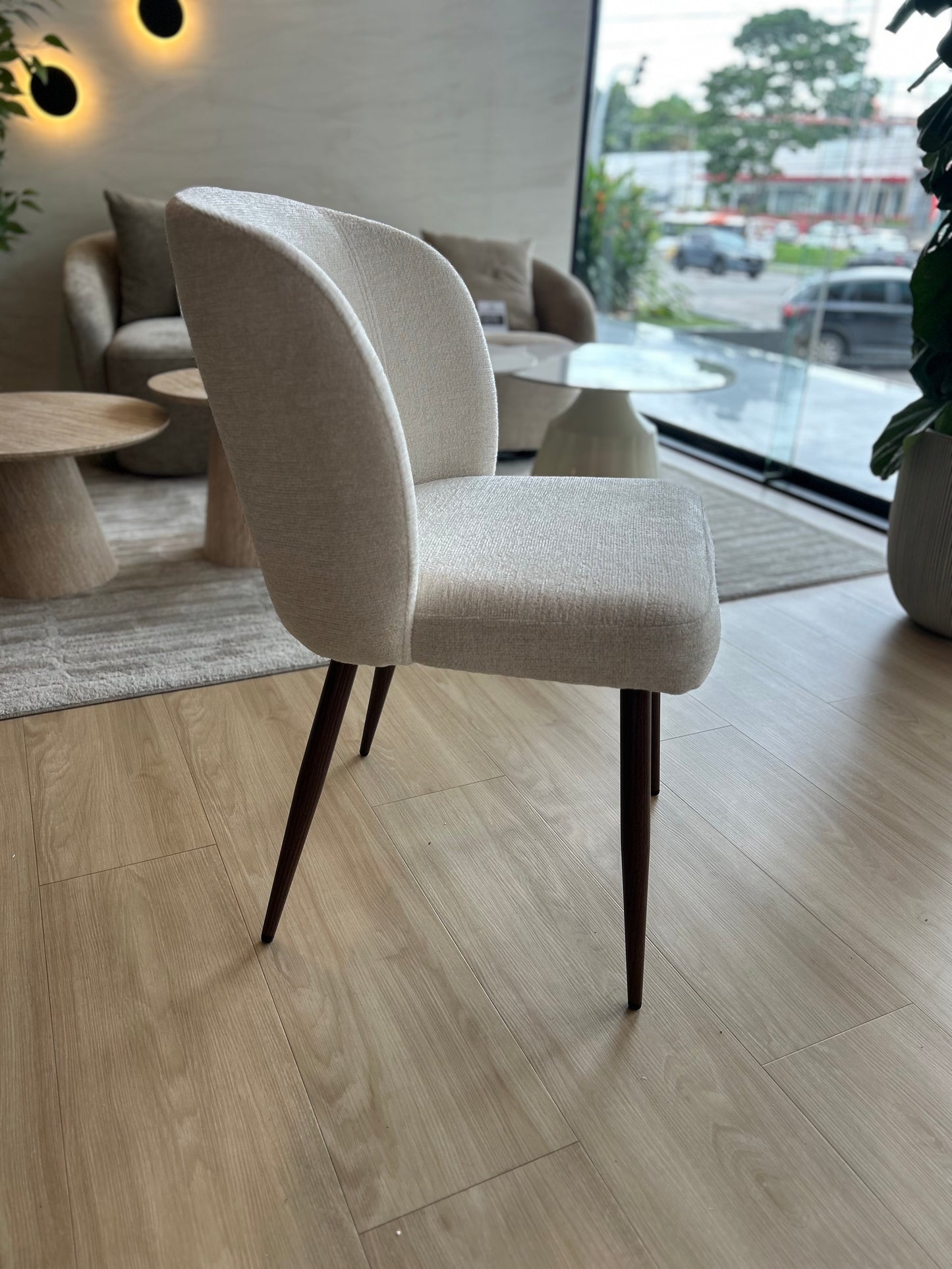 GIULIA - Tela Blanca - Base Color Nuez Oscuro