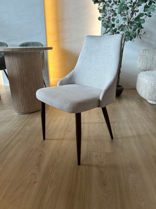 HERA - Tela Beige - Base Color Nuez Oscuro