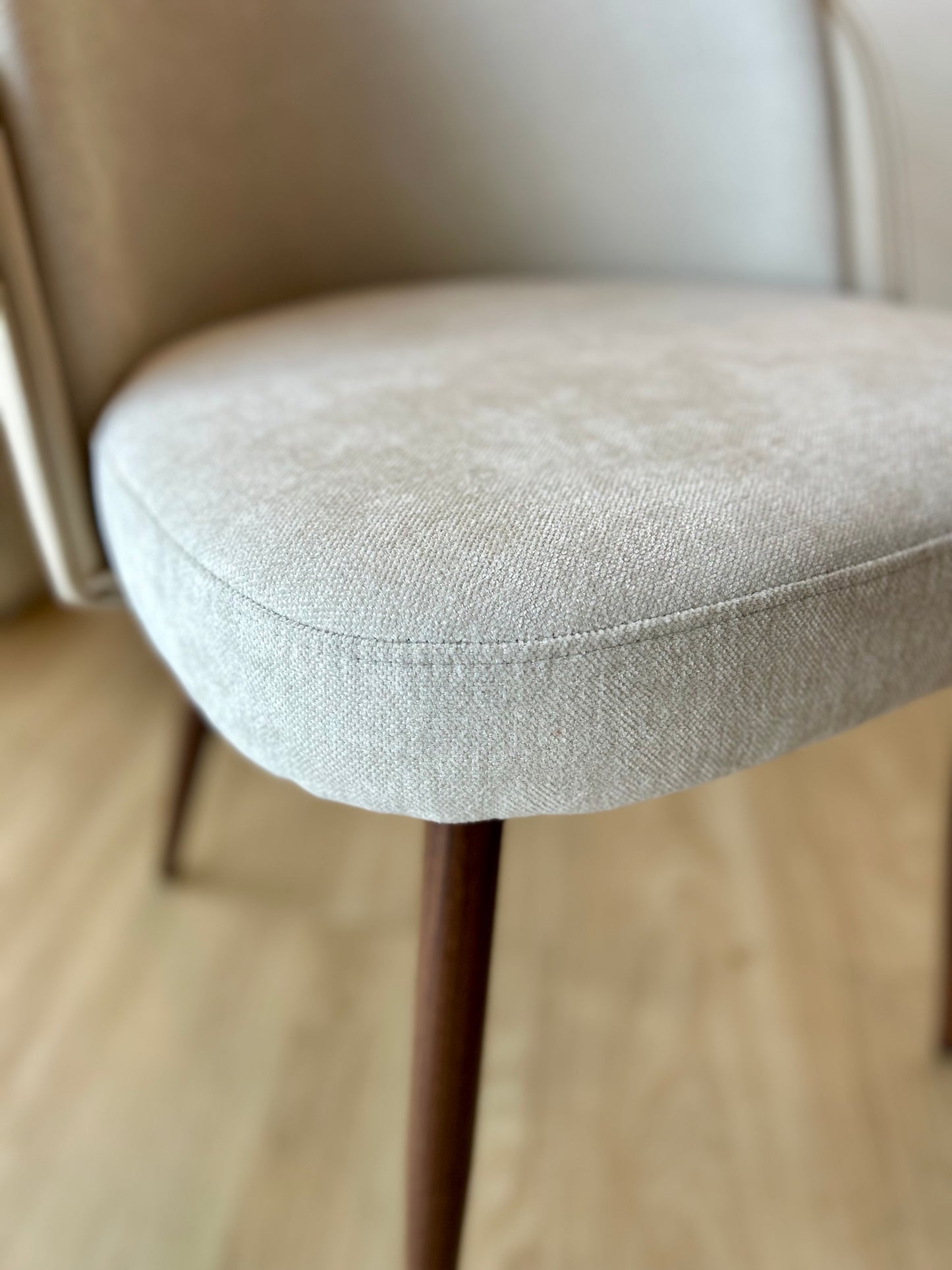 JEAN - Beige (VEG02/STO02) - Base de Metal Color Walnut