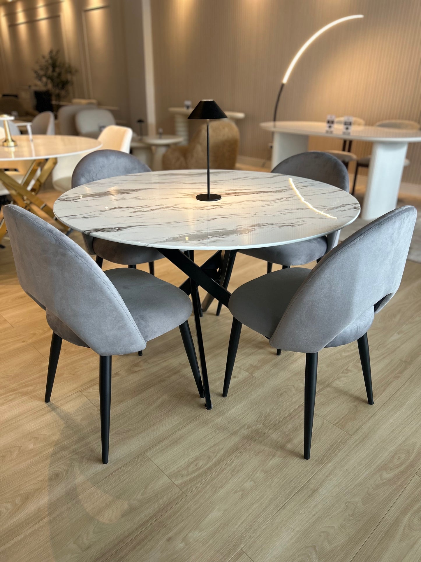 Juegos de Comedor - Lara (120cm) + Sillas Lia (Disponible en 3 Colores)