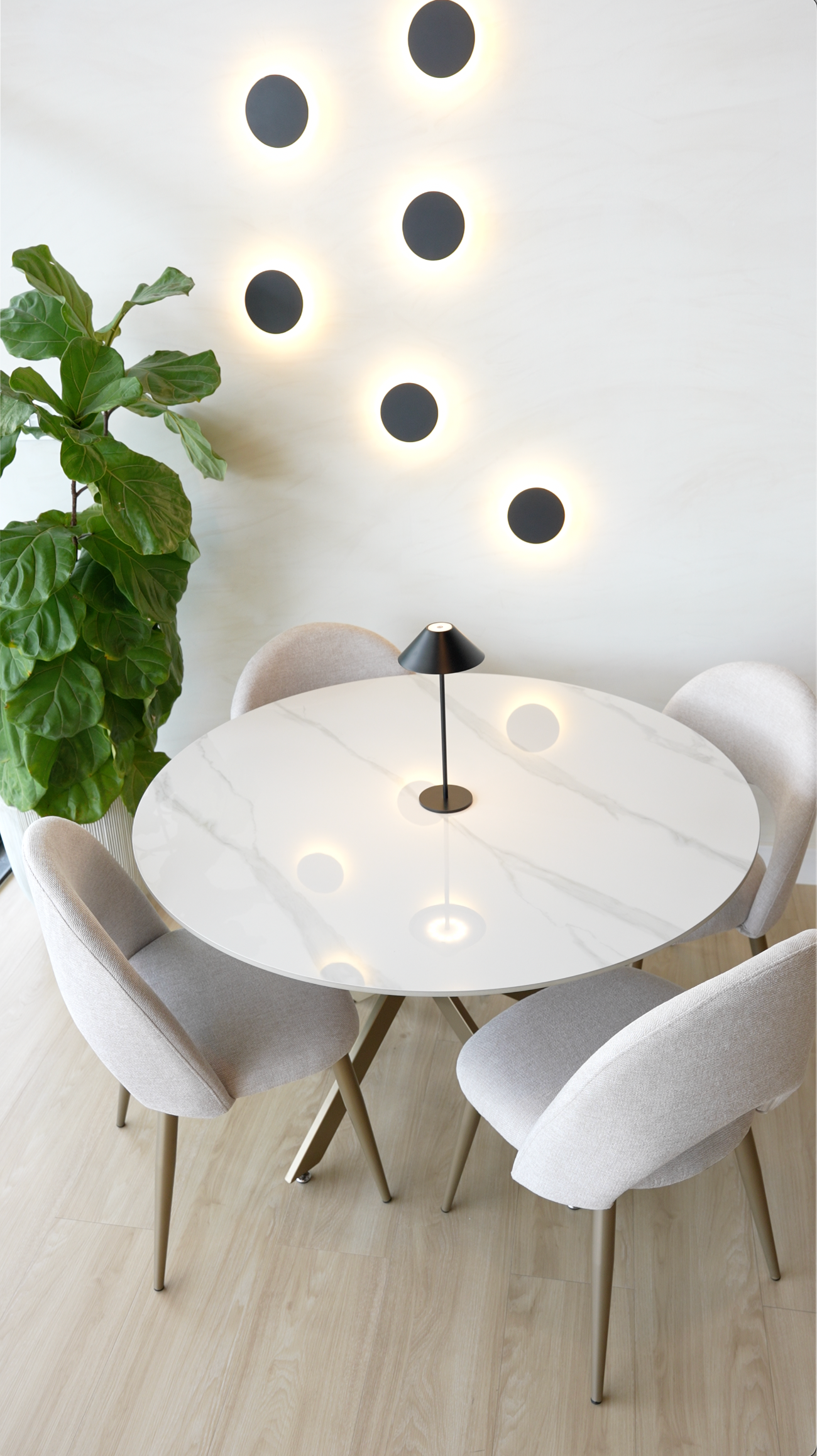 LARA Brushed Gold - Mesa de Comedor Redonda - 120cm
