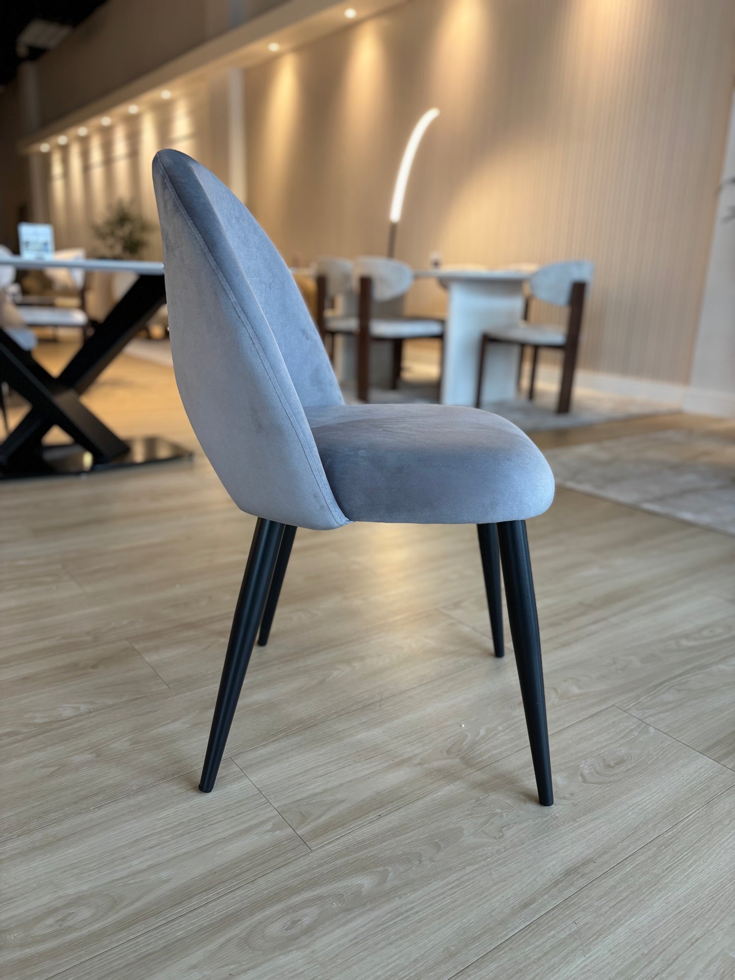 LIA - Tela Gris Oscuro Velvet - Base Negra