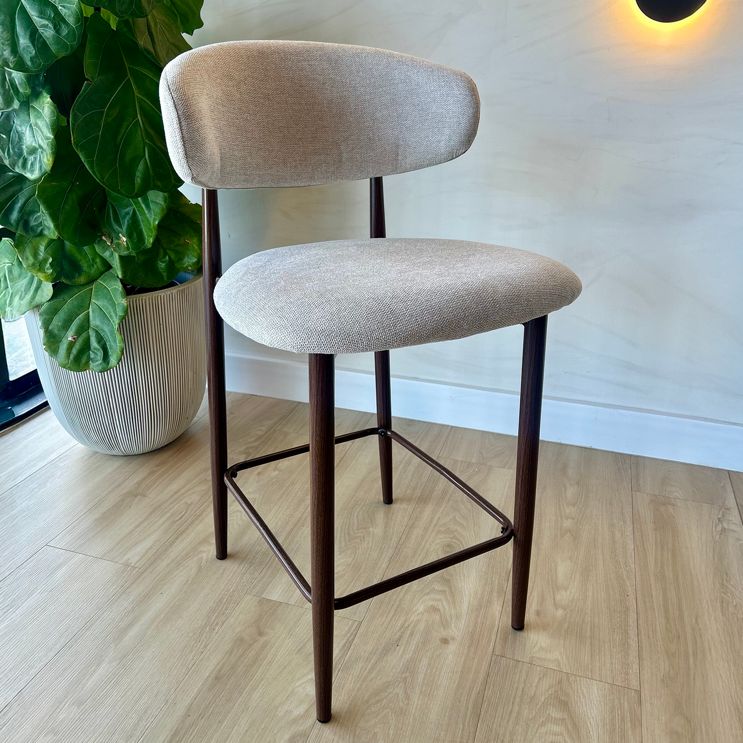 LINA (Counter) - Beige (U920-01) - Base de Metal Color Walnut