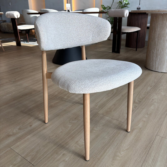 LINA - Tela Crema - Base de Metal Color Roble (OAK)
