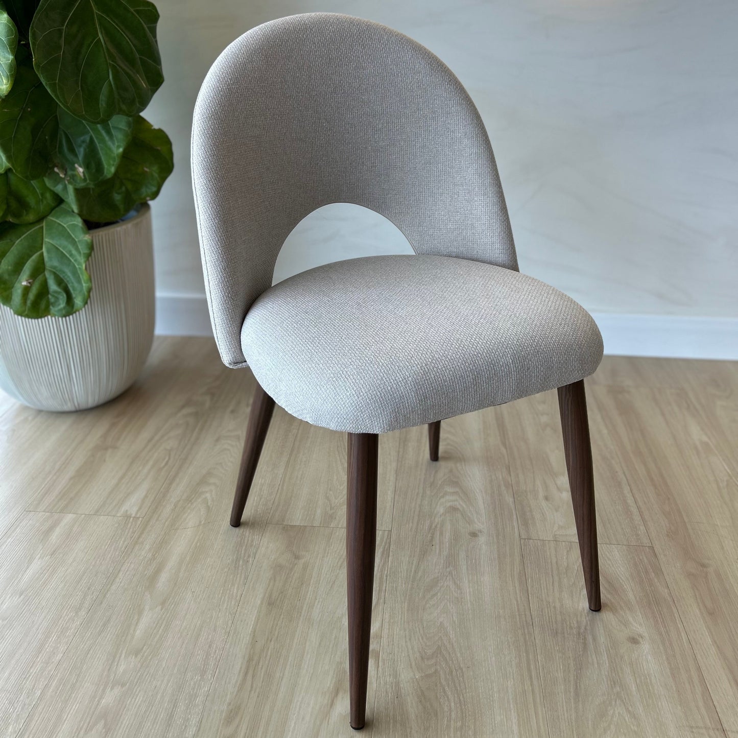 MAYA - Beige (BAR04) - Base de Metal Color Walnut