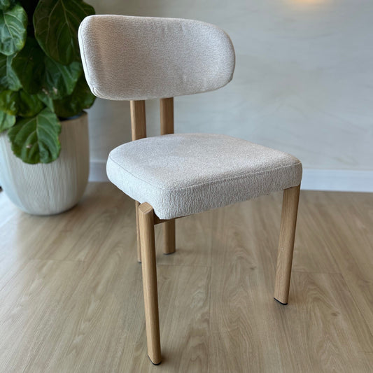 MIKA - Crema (MIS04) - Base de Metal Color Oak