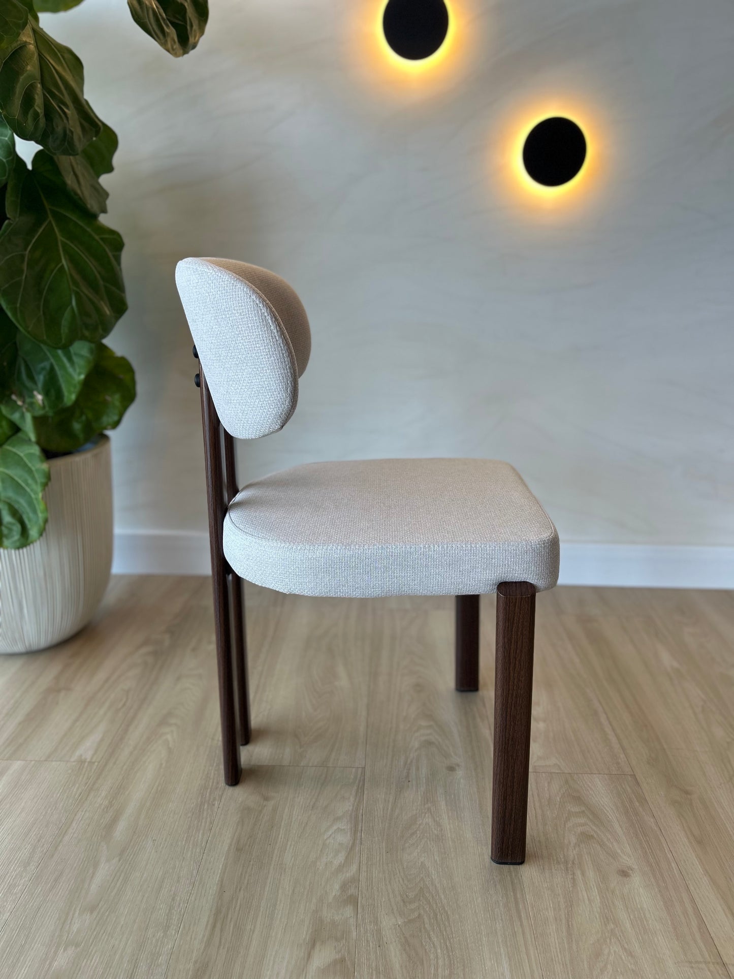 MIKA - Beige (BAR03) - Base de Metal Color Walnut