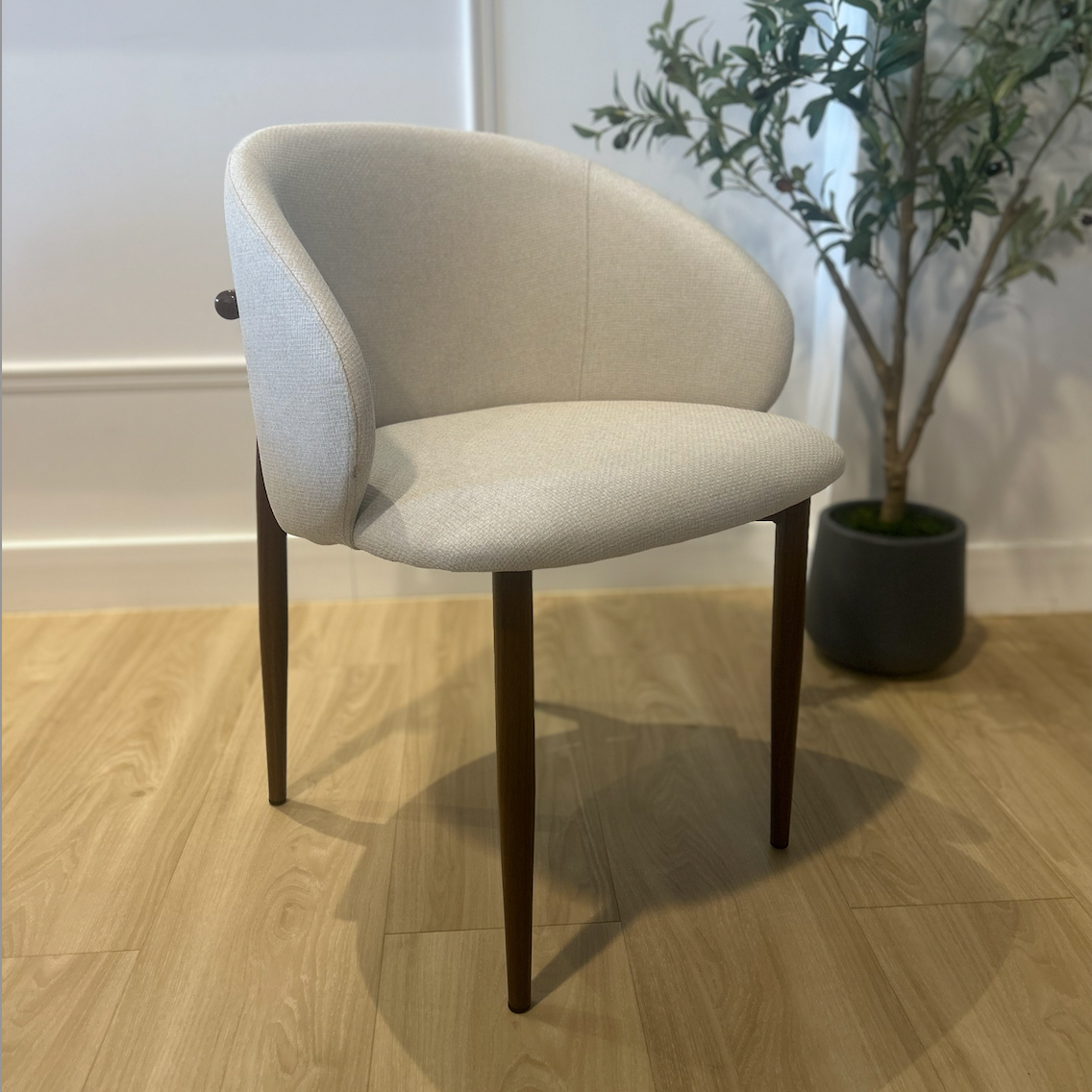 ANYA - Beige (BAR03) - Base de Metal Color Walnut