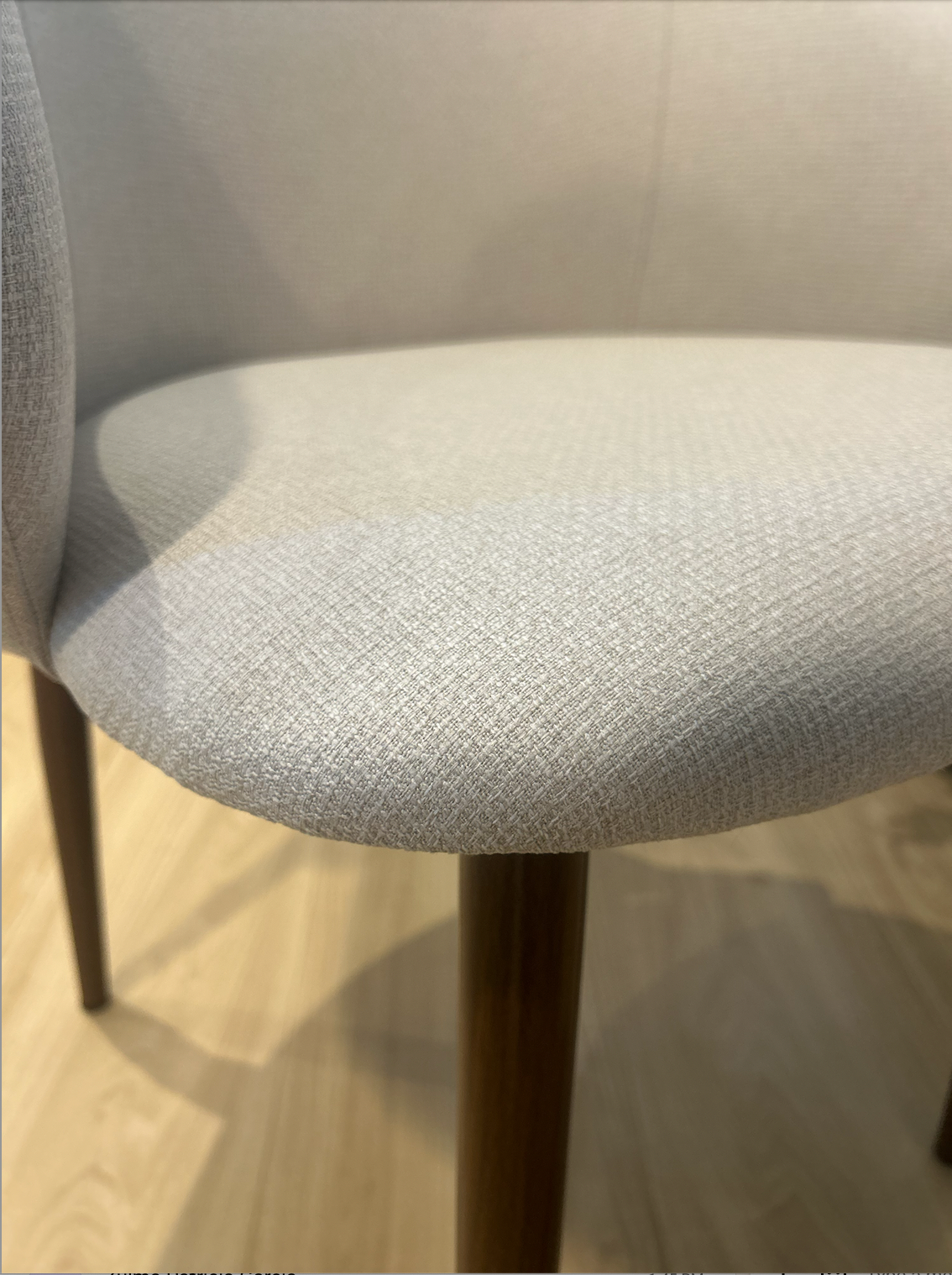 ANYA - Beige (BAR03) - Base de Metal Color Walnut