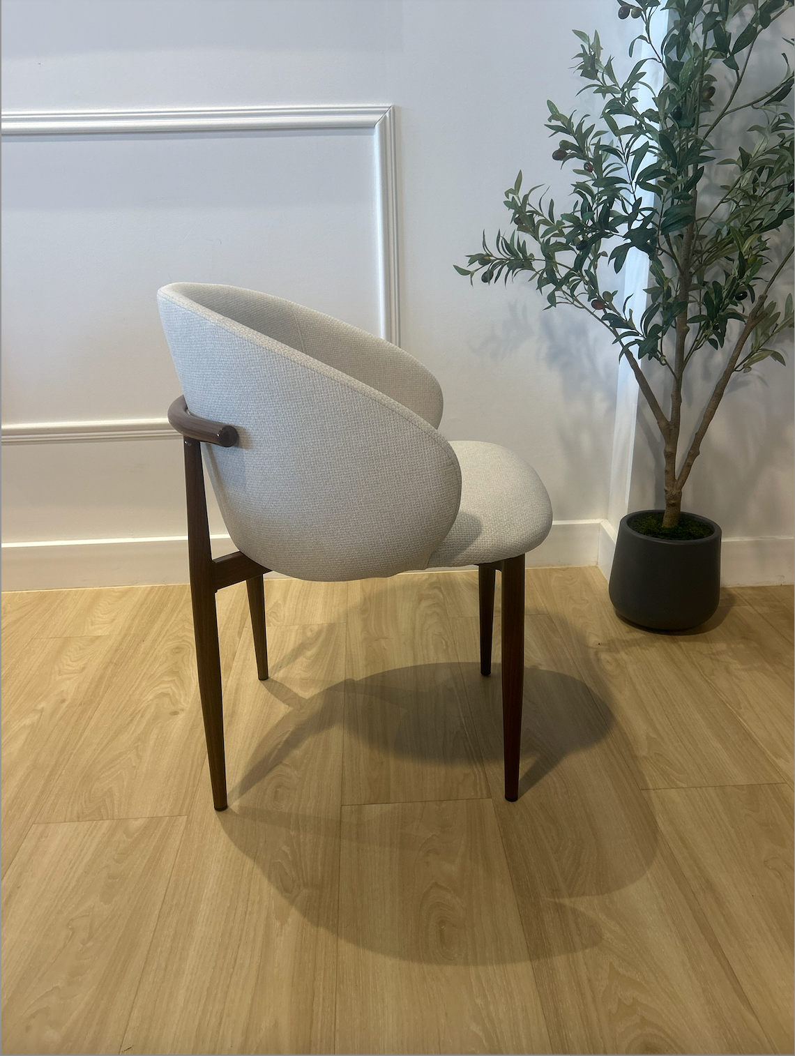 ANYA - Beige (BAR03) - Base de Metal Color Walnut