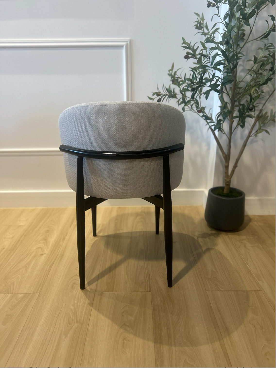 ANYA - Gris (BAR80) - Base de Metal Color Black