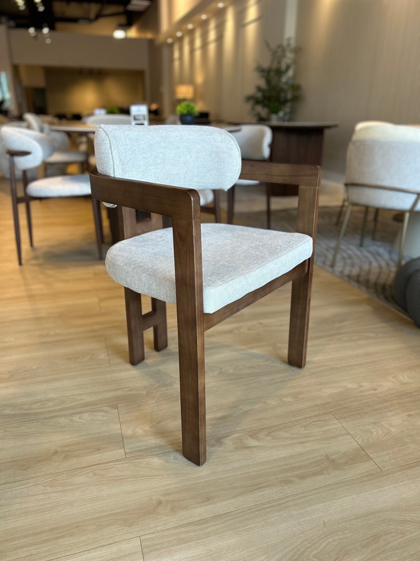 Jade - Tela Beige - Base de Madera