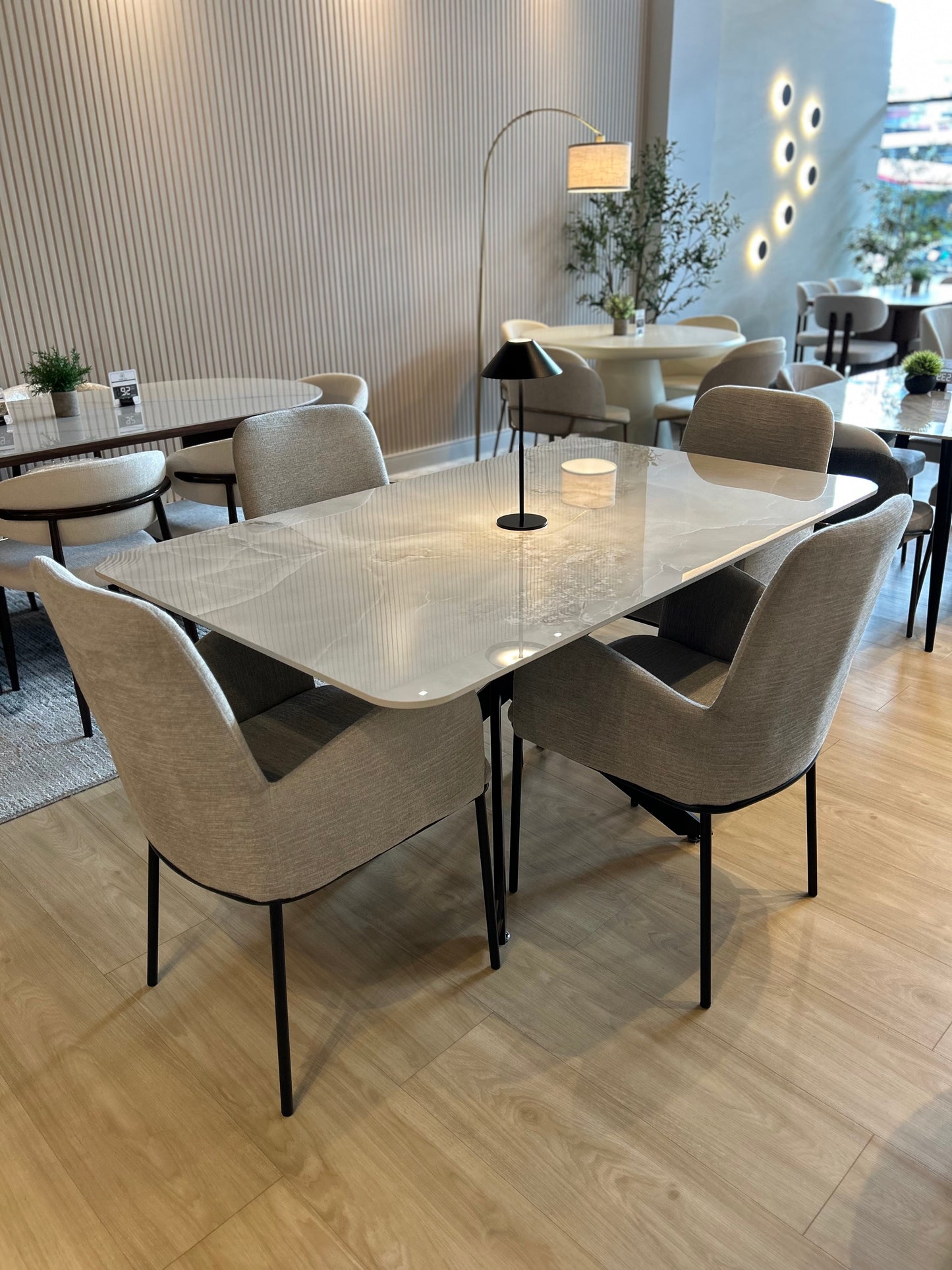 Juegos de Comedor - Lira + 4 Sillas de Comedor Tivoli