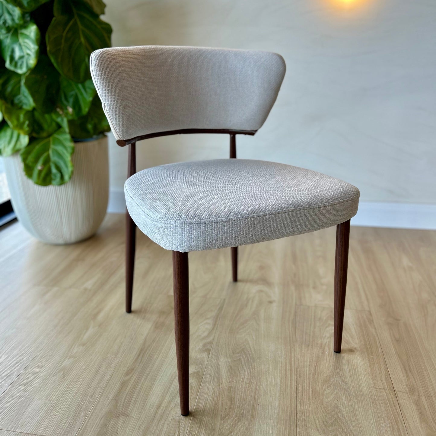 VERA - Beige (BAR03) - Base de Metal Color Walnut