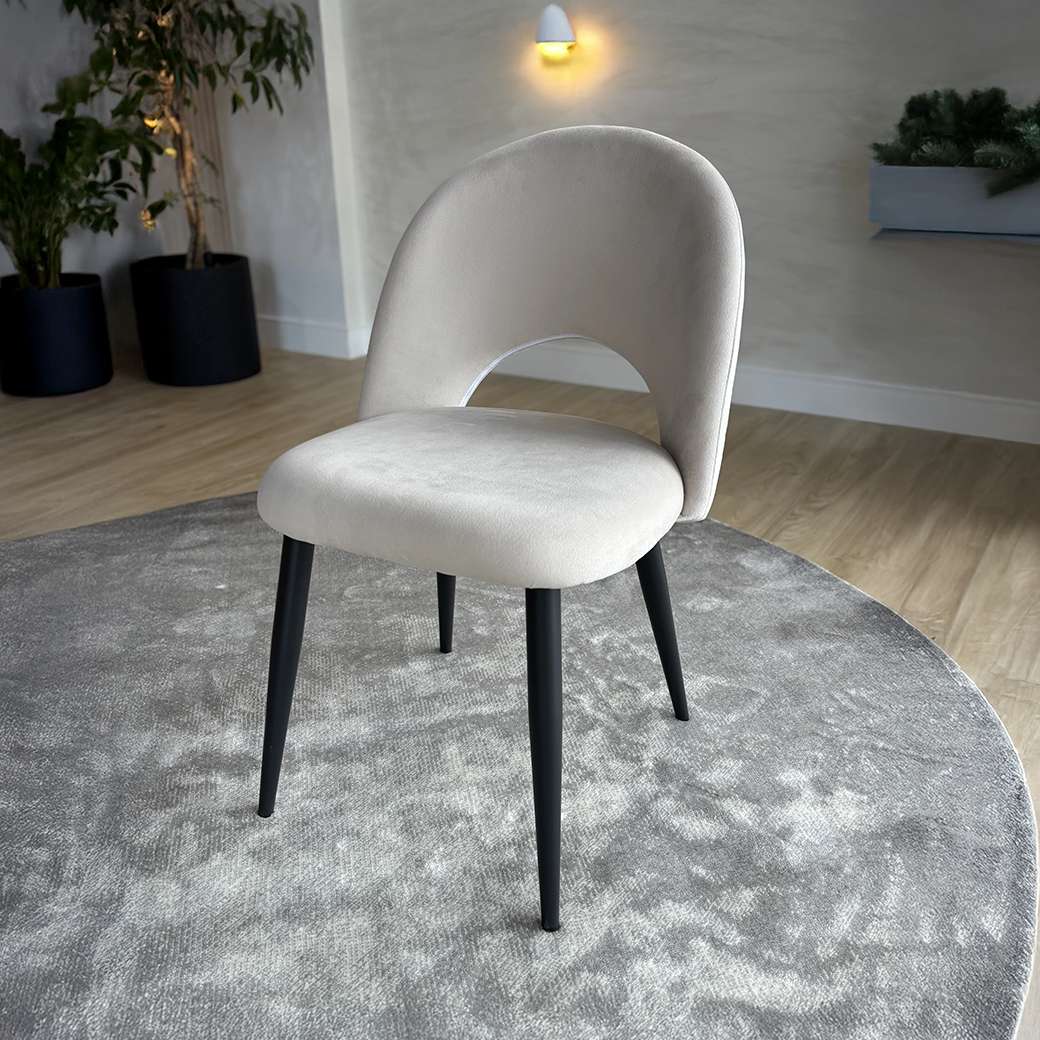 LIA - Tela Crema Velvet - Base Negra